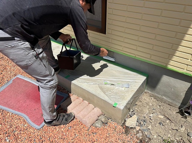昭和町の住宅のメンテナンスとして基礎塗装を行ない建物の耐震性をアップ